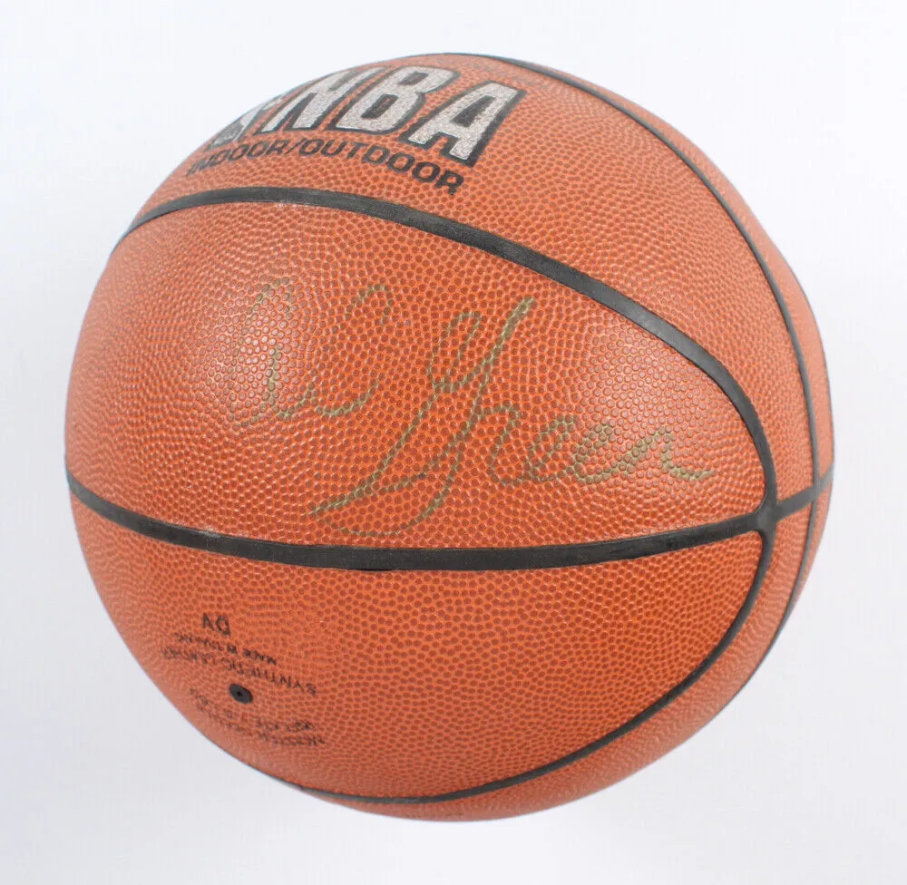 A. C. Green Signed NBA Basketball (Beckett COA) Los Angeles Lakers / 3xNBA Champ