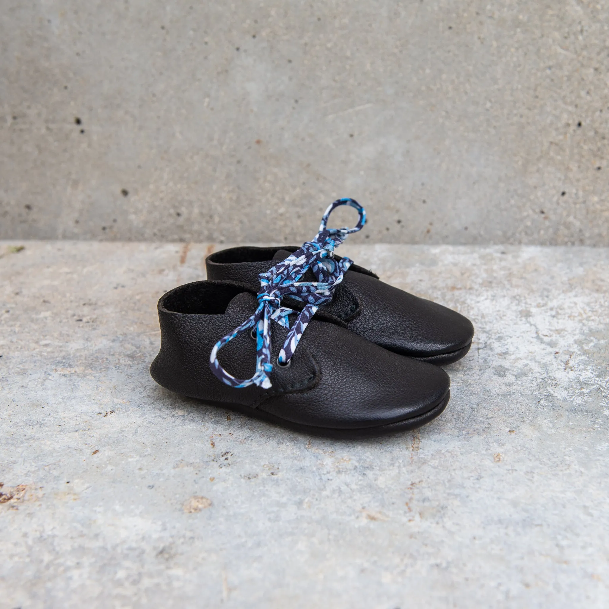 BLACK TRAVELLERS WITH LIBERTY PRINT LACES