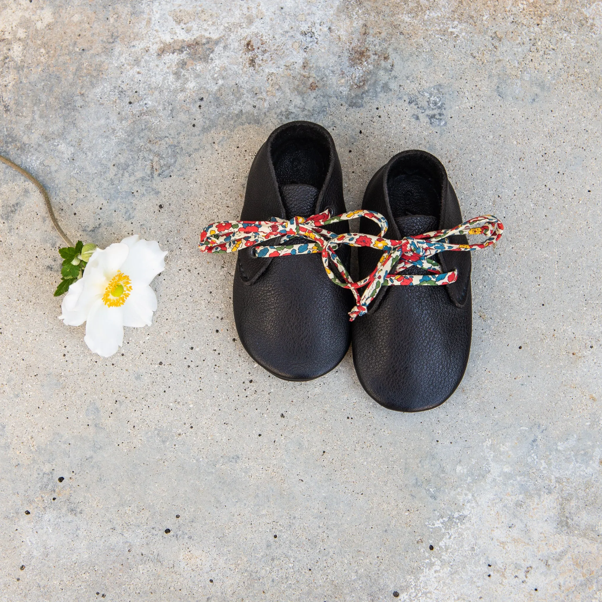 BLACK TRAVELLERS WITH LIBERTY PRINT LACES