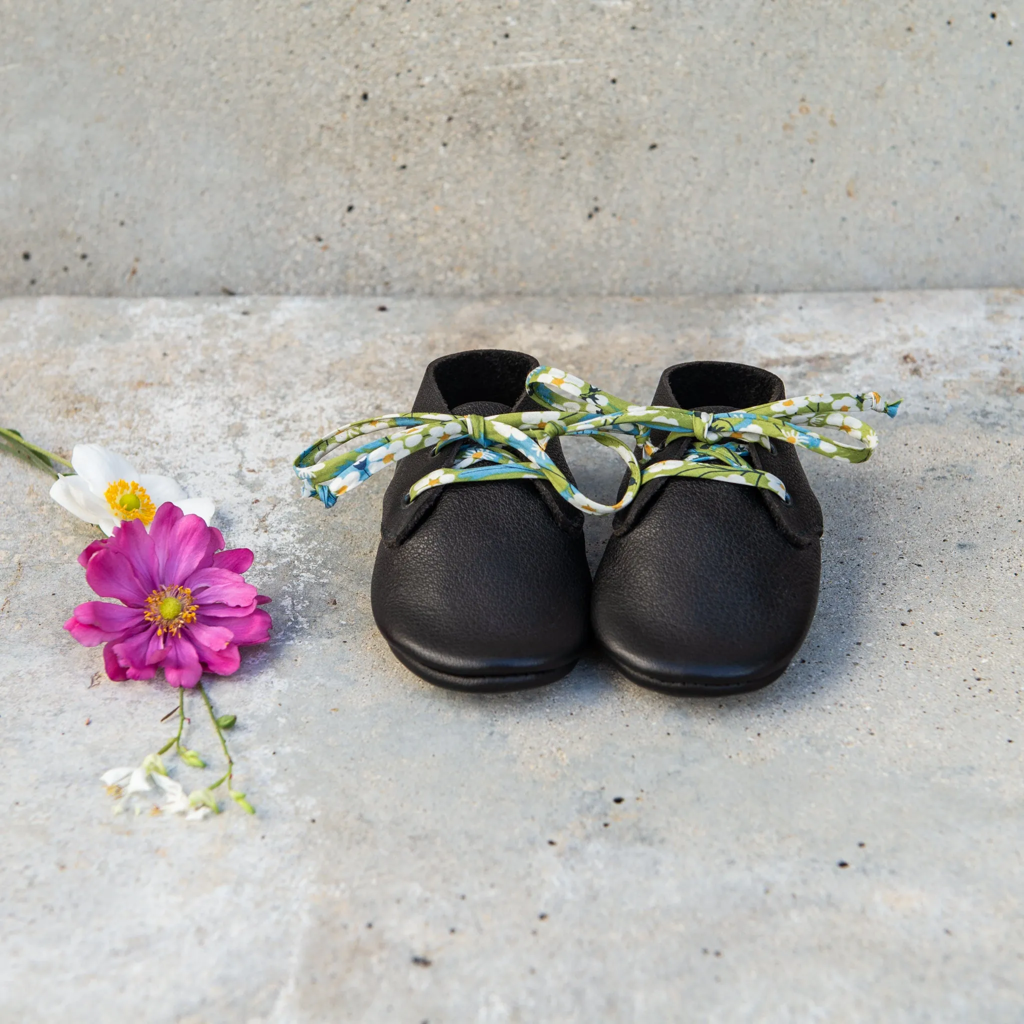 BLACK TRAVELLERS WITH LIBERTY PRINT LACES