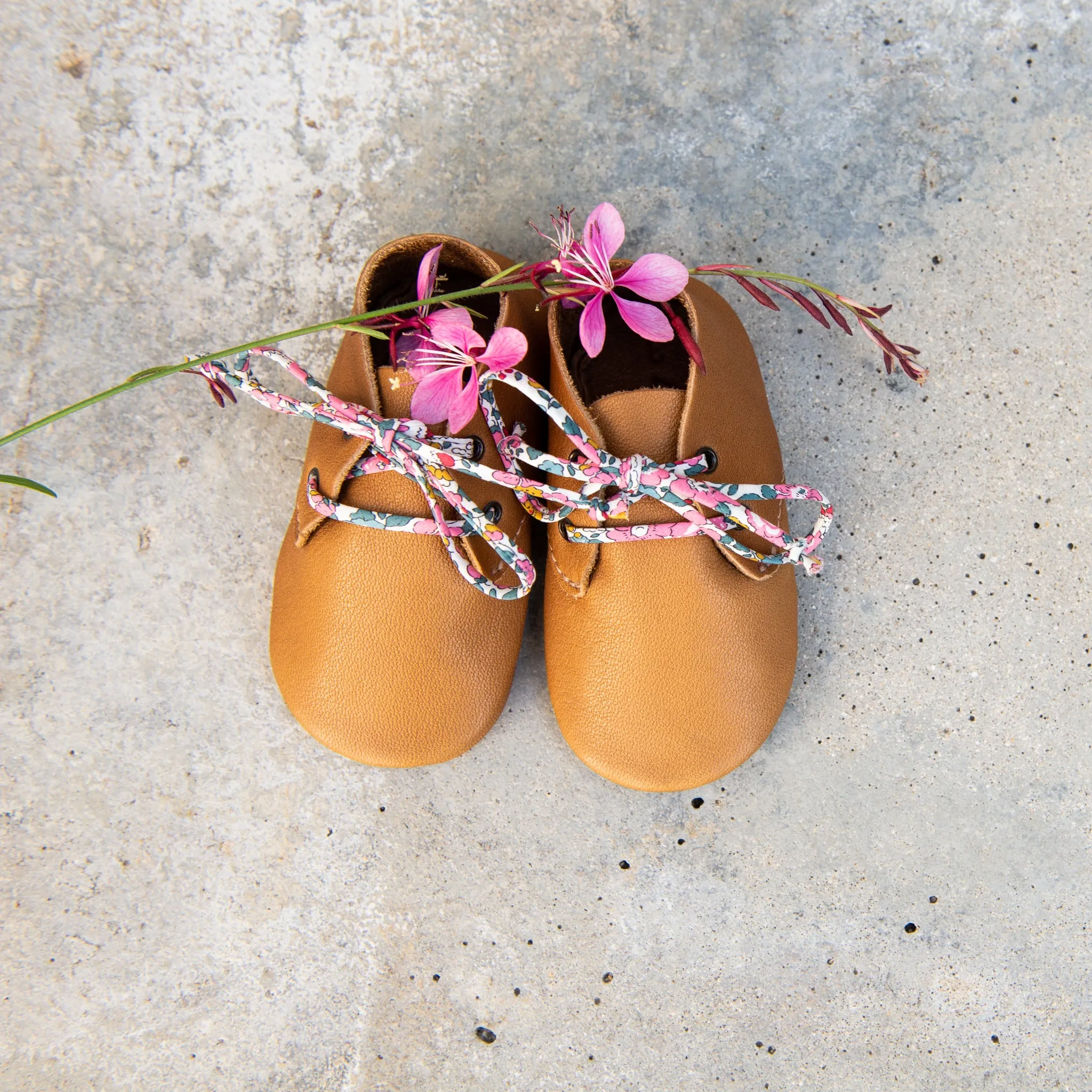 CINNAMON TRAVELLERS WITH LIBERTY PRINT LACES