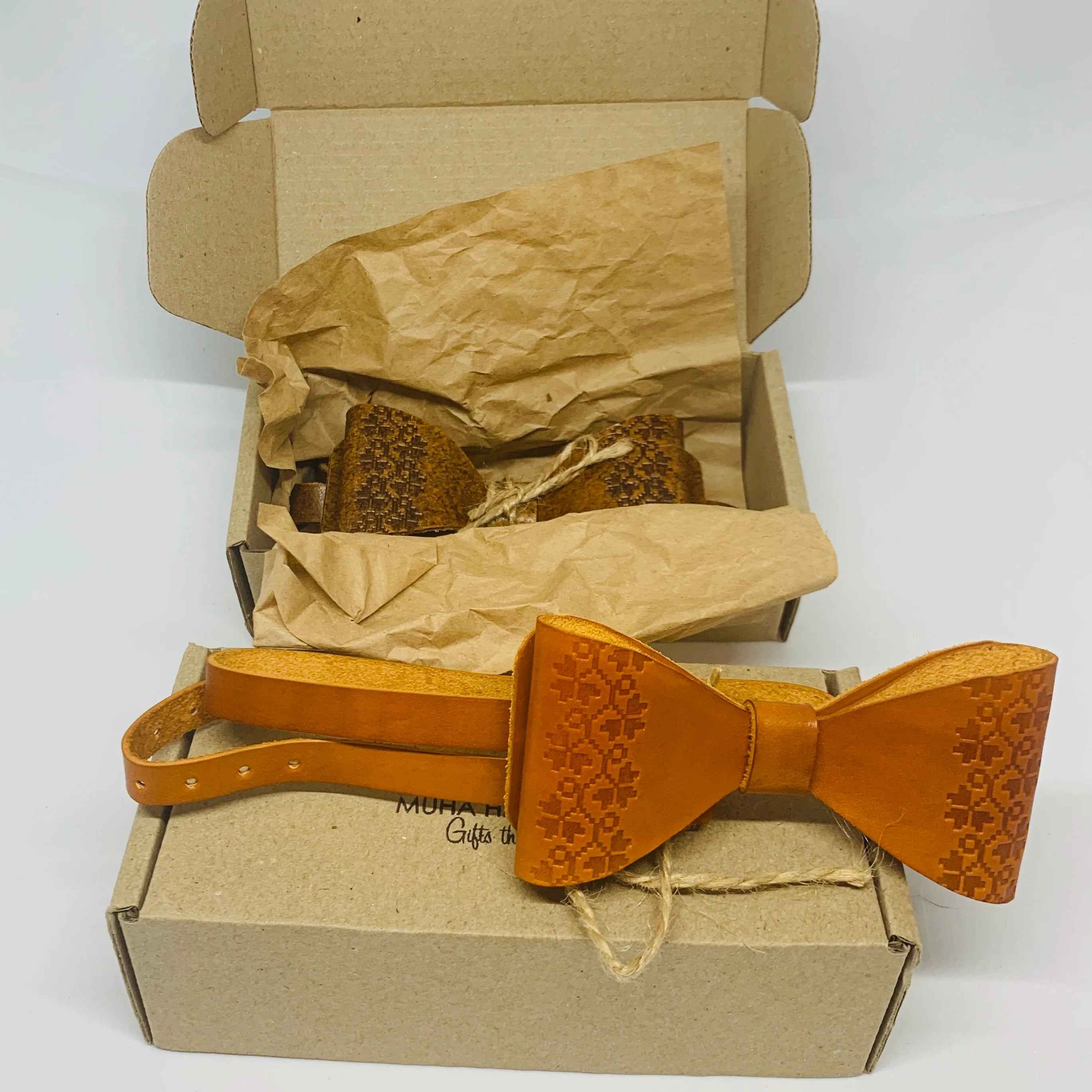 LEATHER BOW TIE / BLACK