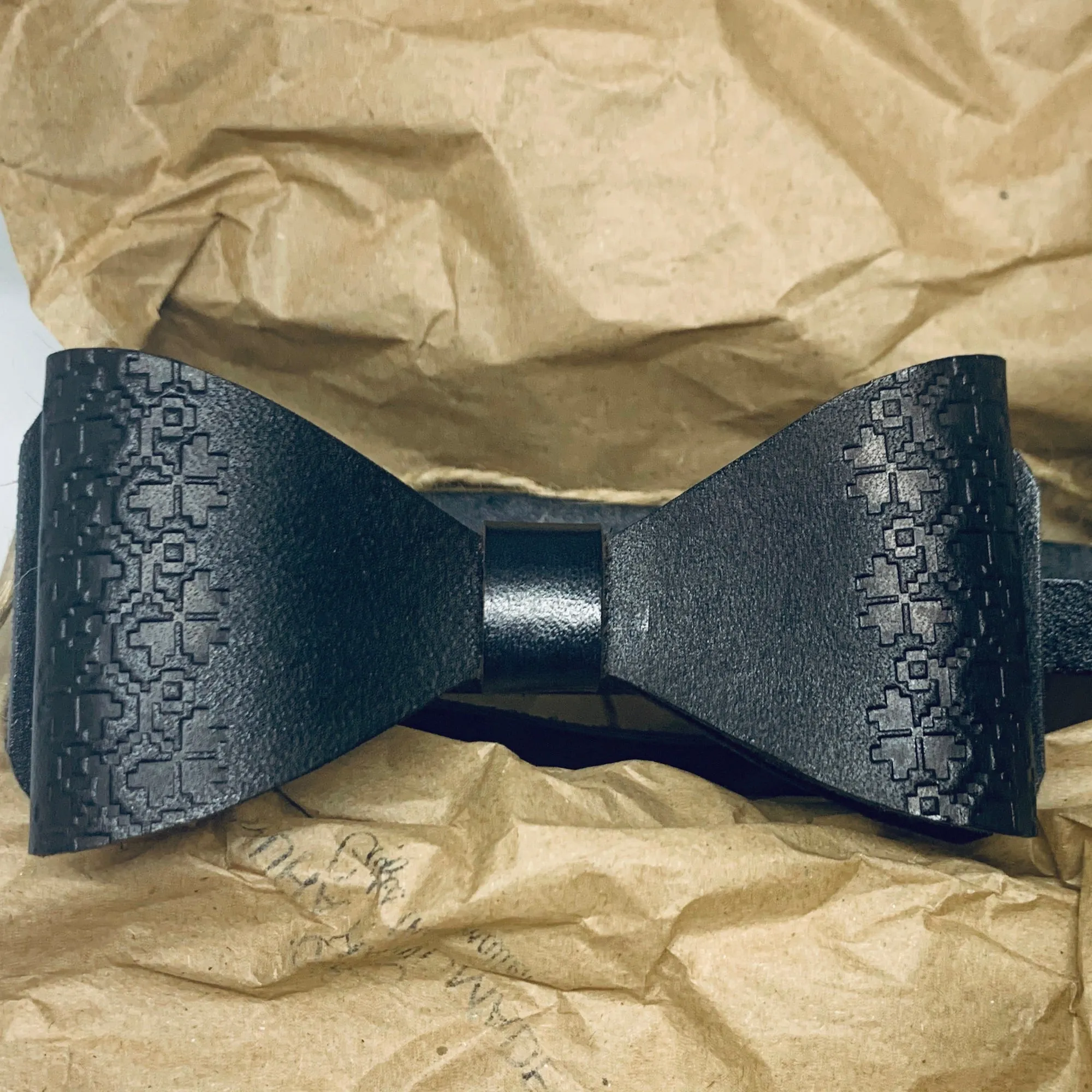 LEATHER BOW TIE / BLACK