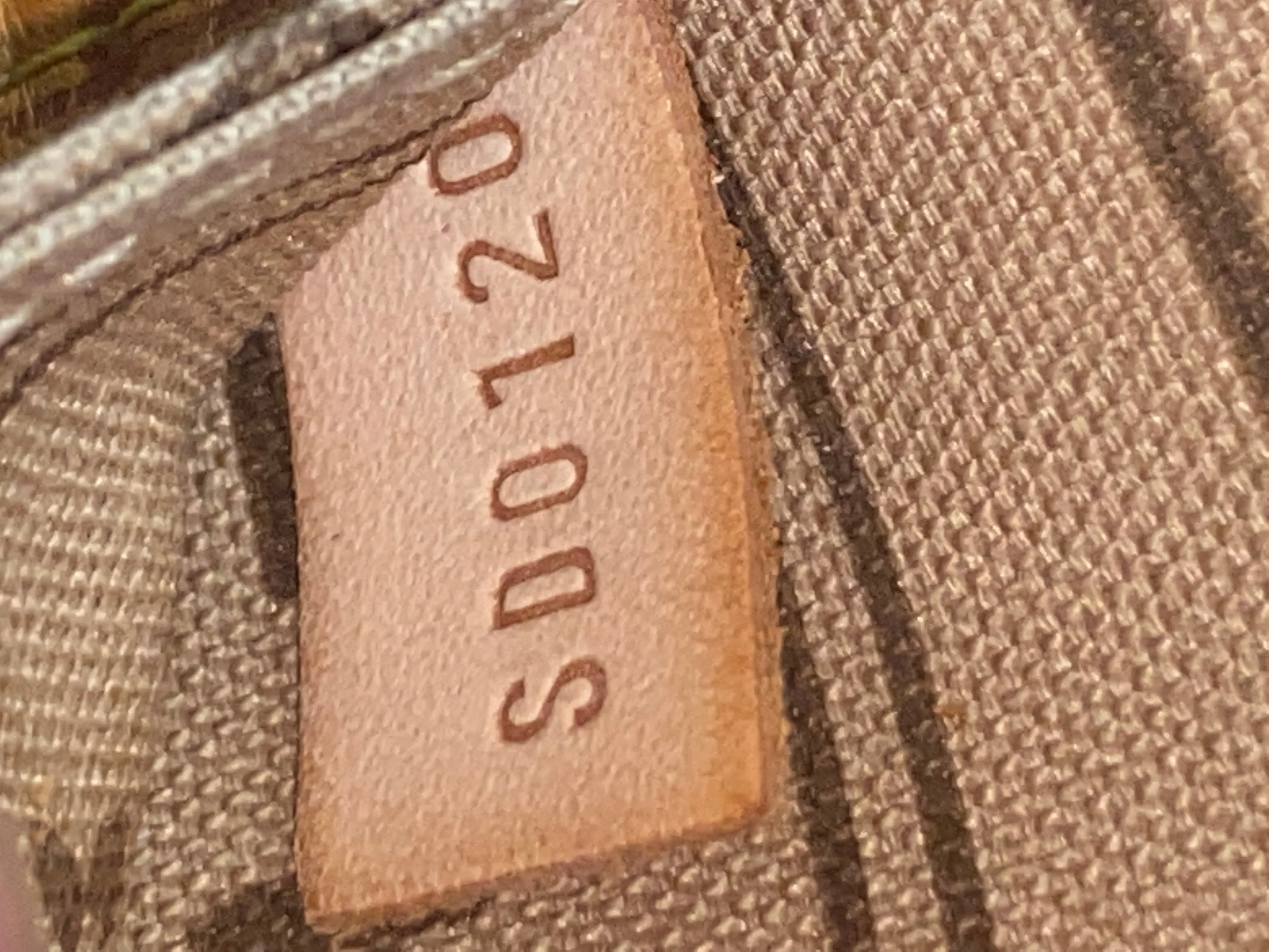 Louis Vuitton Neverfull MM Monogram Canvas Tote