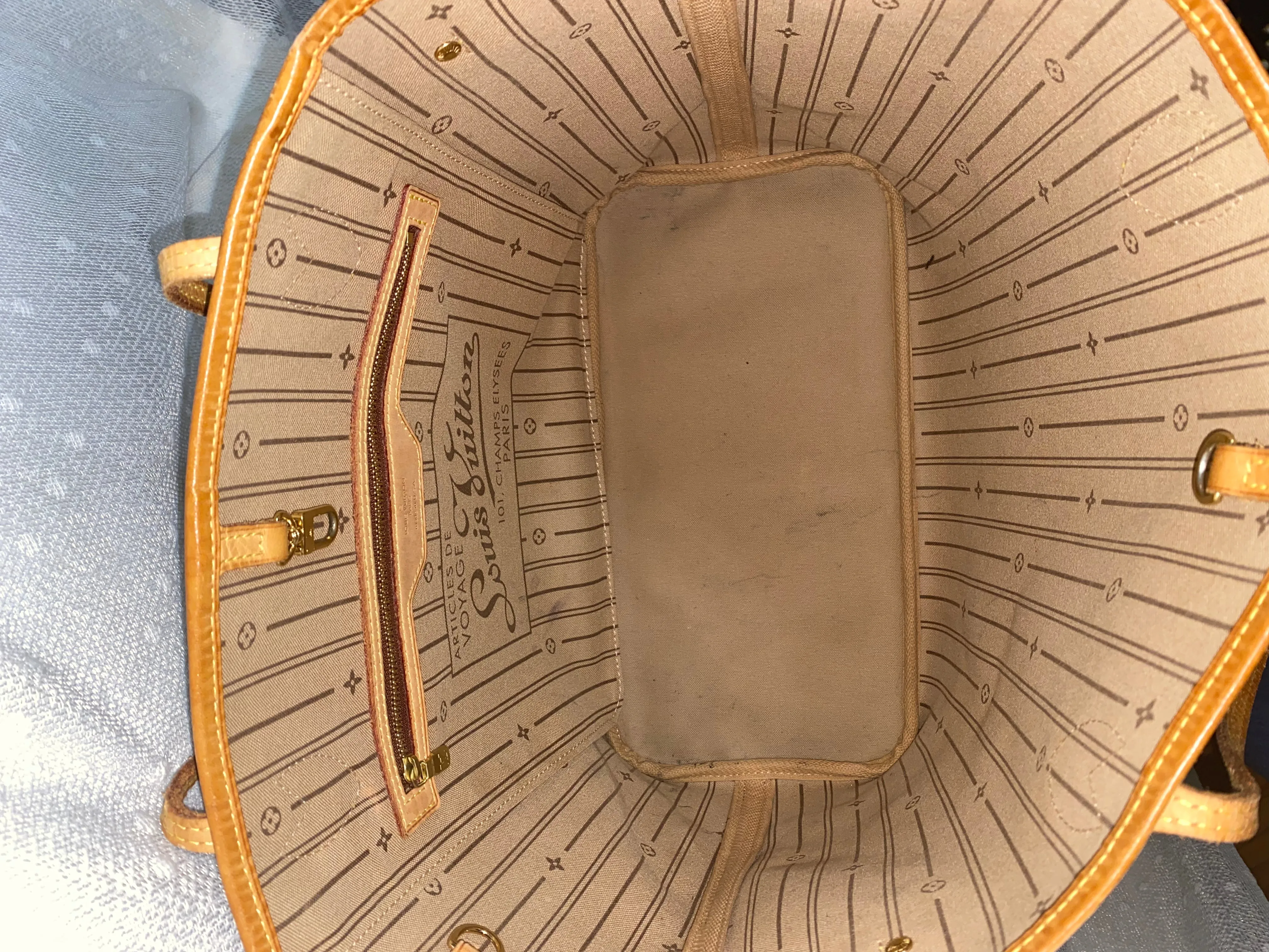 Louis Vuitton Neverfull MM Monogram Canvas Tote