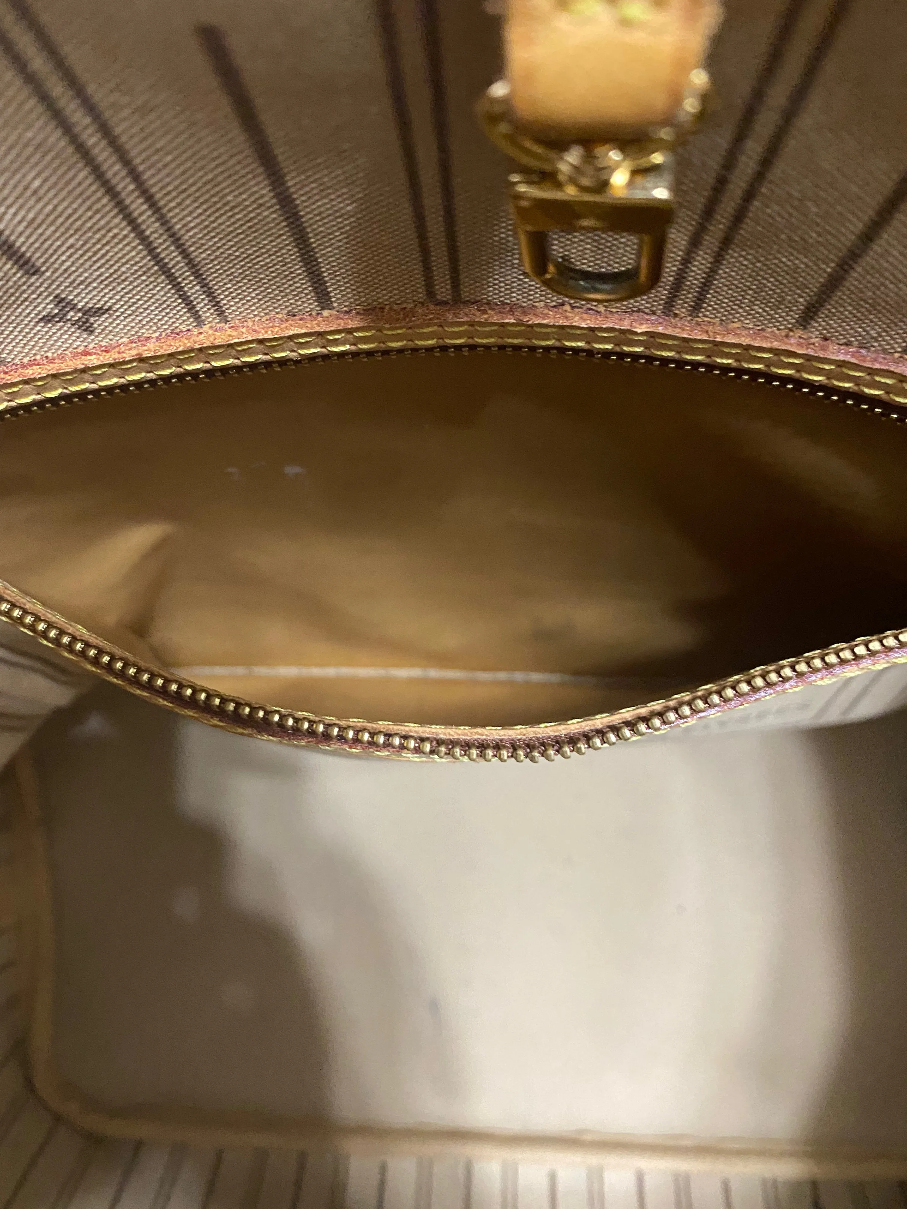 Louis Vuitton Neverfull MM Monogram Canvas Tote