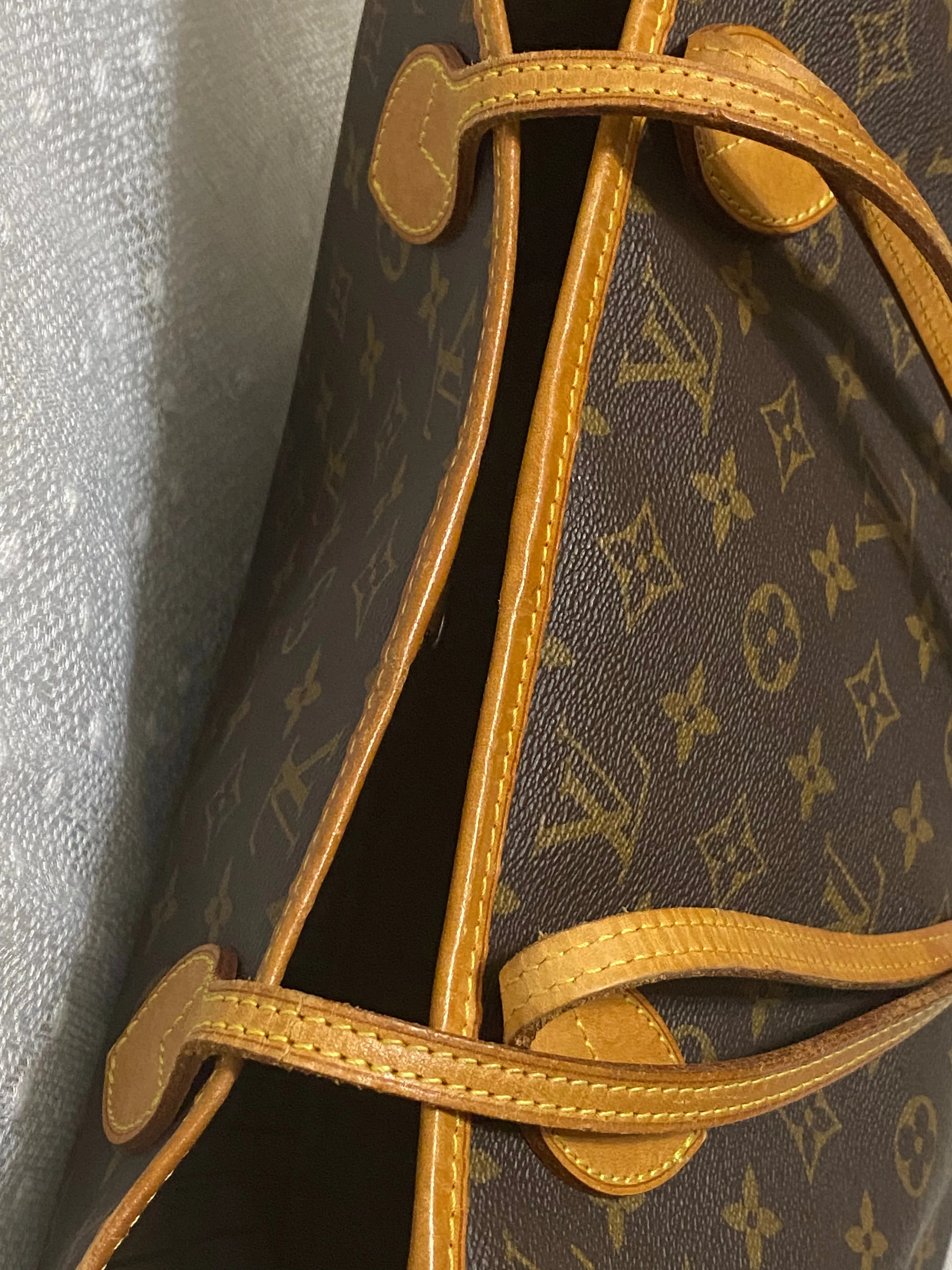 Louis Vuitton Neverfull MM Monogram Canvas Tote