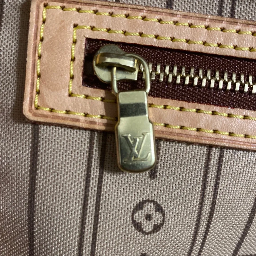 Louis Vuitton Neverfull MM Monogram Canvas Tote