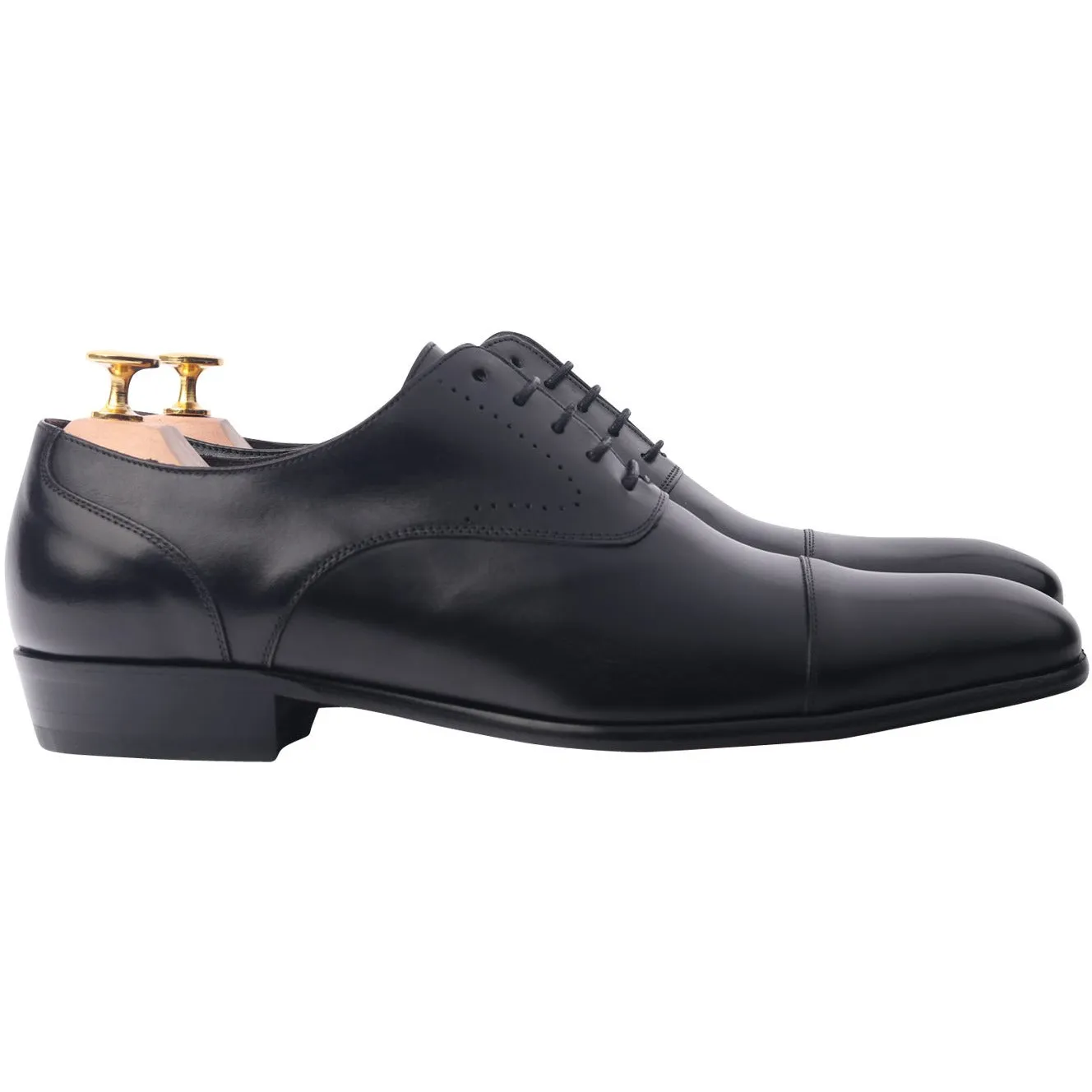 The Antonio in Black
